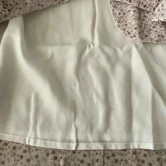 🆕NWOT Senlis Women Lightweight Ruffle Mini Dress V-Neck White Purple Floral S🆕 - Picture 8 of 12